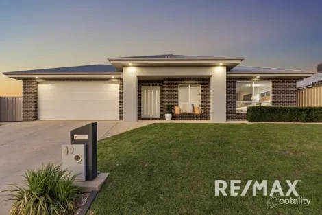 Property photo of 40 Cootamundra Boulevard Gobbagombalin NSW 2650