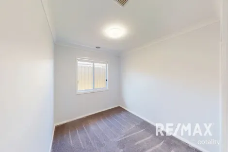 Property photo of 40 Cootamundra Boulevard Gobbagombalin NSW 2650