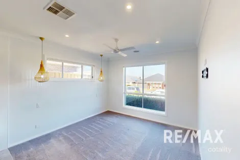 Property photo of 40 Cootamundra Boulevard Gobbagombalin NSW 2650