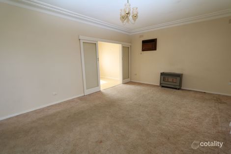 Property photo of 3 Walteela Avenue Mount Austin NSW 2650