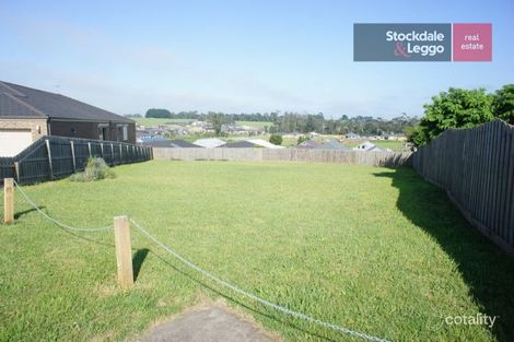 8 Eden Pl, Drouin, VIC 3818