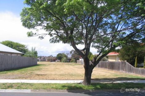 8 Fenacre St, Strathmore, VIC 3041