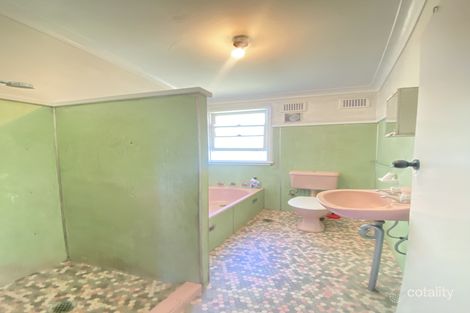 8 Thomas Clarke St, Westmead, NSW 2145