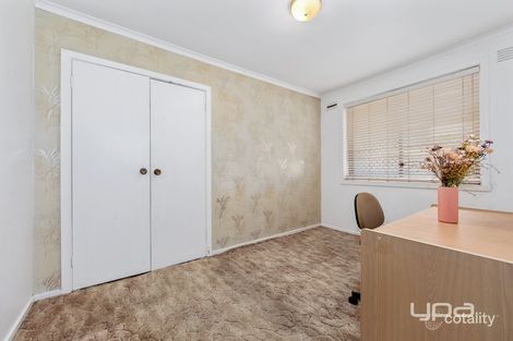 Property photo of 18 Highcombe Crescent St Albans VIC 3021