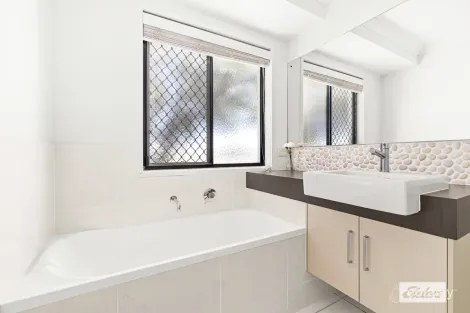 Property photo of 2/34 Brokenwood Street Emerald QLD 4720