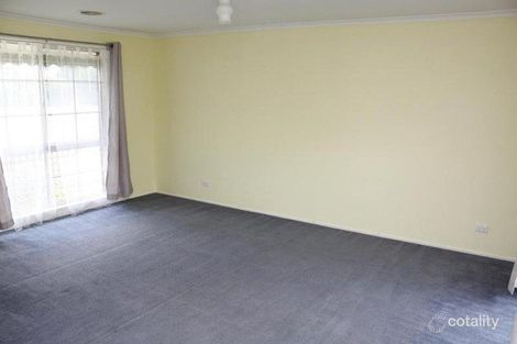 Property photo of 2 Robbins Way Hampton Park VIC 3976
