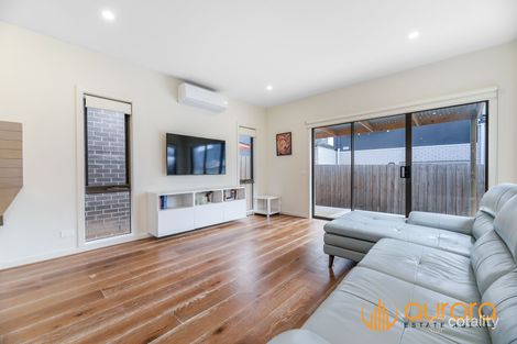 Property photo of 2/16 Sylvanwood Crescent Narre Warren VIC 3805