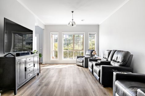 Property photo of 8 Sinclair Crescent Macleod VIC 3085