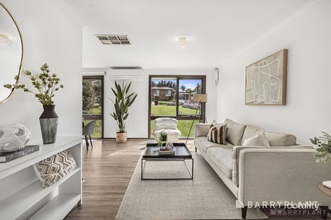 Property photo of 1 Pejaro Place Endeavour Hills VIC 3802