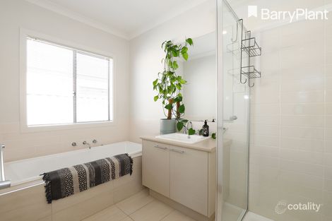 Property photo of 19 Cortula Road Cranbourne East VIC 3977