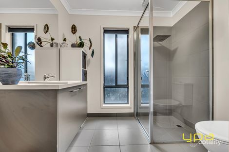 Property photo of 2 St Cloud Place Pakenham VIC 3810