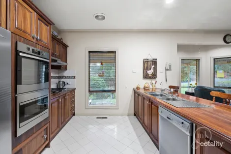 Property photo of 50 Maroong Drive Research VIC 3095