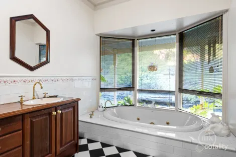 Property photo of 50 Maroong Drive Research VIC 3095