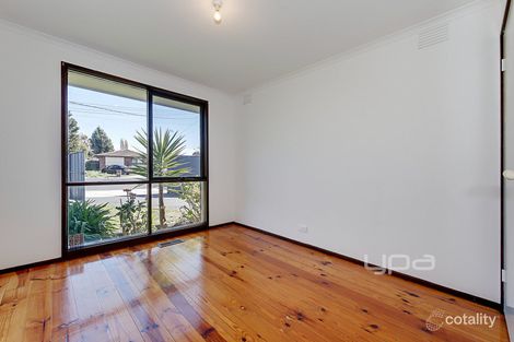 Property photo of 10 Bowes Place Craigieburn VIC 3064