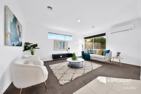 Property photo of 17 Wendy Way Pakenham VIC 3810