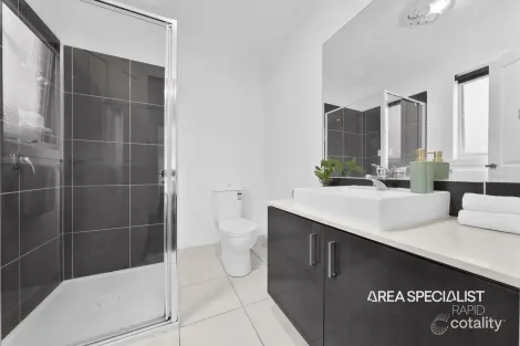 Property photo of 17 Wendy Way Pakenham VIC 3810