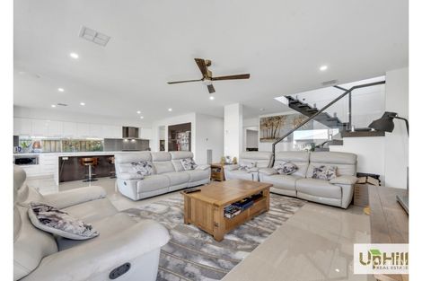 Property photo of 3 Picnic Avenue Clyde North VIC 3978