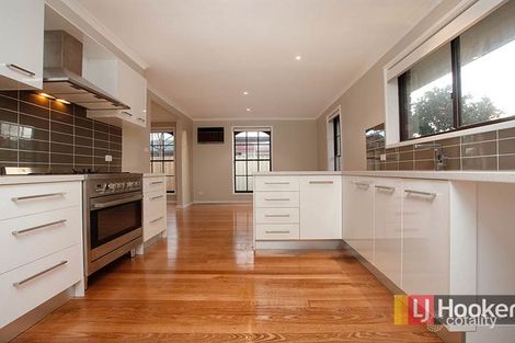 Property photo of 24 Huntingfield Drive Hoppers Crossing VIC 3029