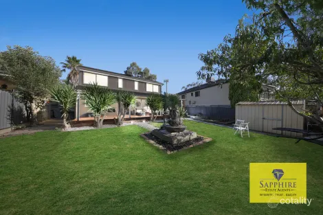 Property photo of 76 Ravenhill Boulevard Roxburgh Park VIC 3064