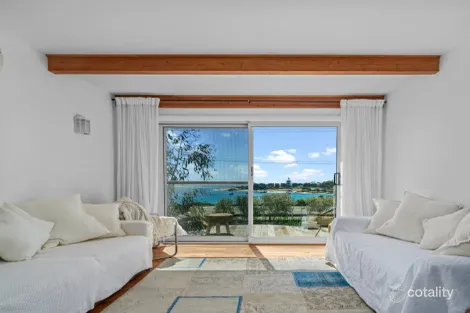 2/2 Tasman Hwy, Bicheno, TAS 7215