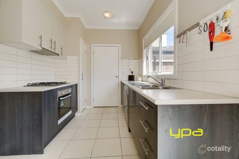 Property photo of 118 James Mirams Drive Roxburgh Park VIC 3064