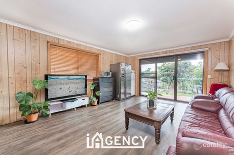 Property photo of 21 John Edgcumbe Way Endeavour Hills VIC 3802
