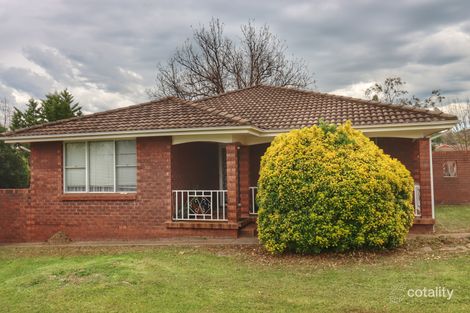 2 Nambucca Cct, Cowra, NSW 2794