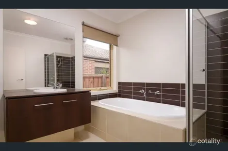 Property photo of 16 Misty Close Berwick VIC 3806