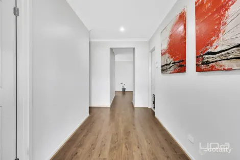 Property photo of 92 Evesham Drive Point Cook VIC 3030