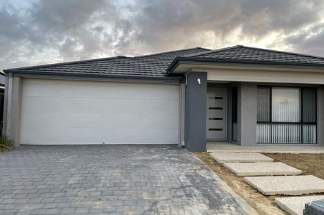 27 Everlasting Ave, Piara Waters, WA 6112