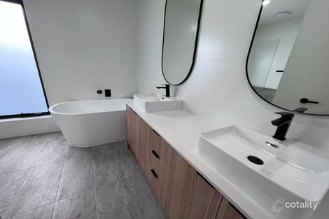 Property photo of 16 Sparrowhawk Crescent Deanside VIC 3336