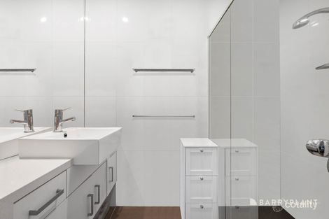 Property photo of 1/302 Golf Links Road Narre Warren VIC 3805