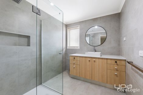Property photo of 3/4 Landers Court Caroline Springs VIC 3023