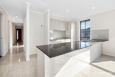 Property photo of 48 Scotland Circuit Cranbourne West VIC 3977