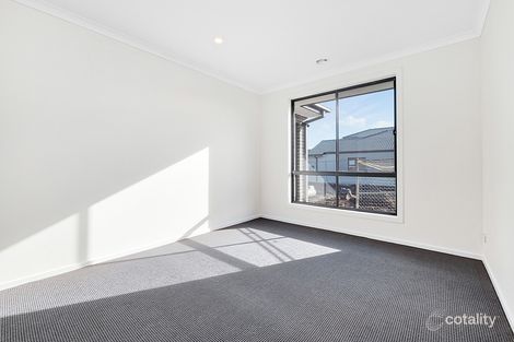 Property photo of 48 Scotland Circuit Cranbourne West VIC 3977