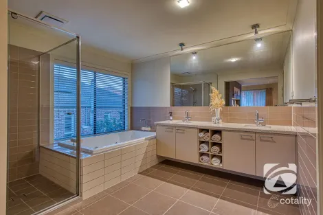 Property photo of 22 Cambridge Drive Berwick VIC 3806
