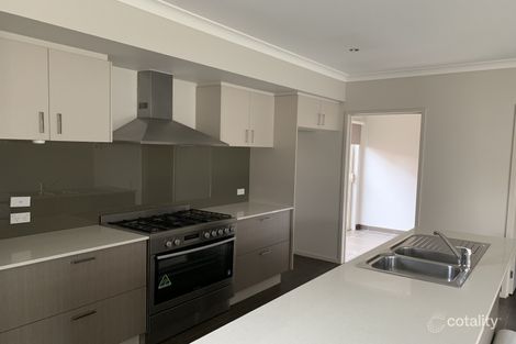 Property photo of 19 Paso Grove Clyde North VIC 3978