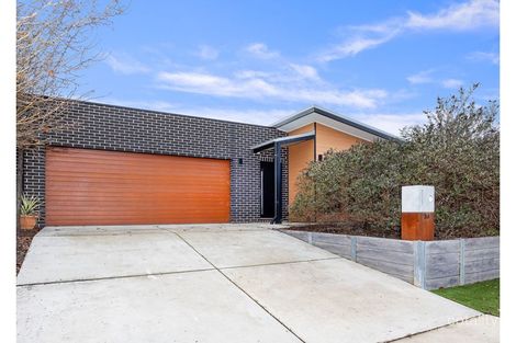 Property photo of 30 Yenda Avenue Gobbagombalin NSW 2650