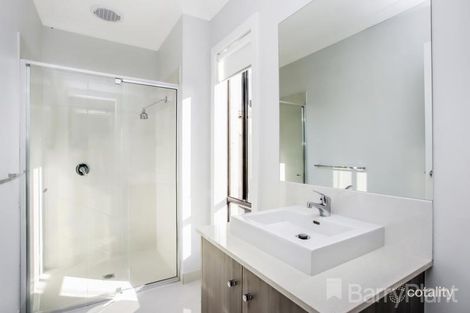 Property photo of 15 Luster Circuit Greenvale VIC 3059