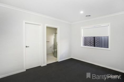 Property photo of 15 Luster Circuit Greenvale VIC 3059