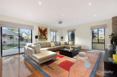 Property photo of 27 Lake King Circle Waterways VIC 3195