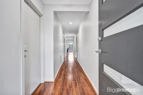 Property photo of 13 Bridport Circuit Tarneit VIC 3029