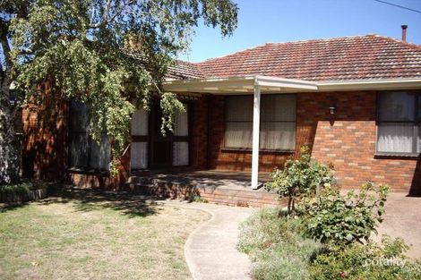 2 Pine Gr, Sale, VIC 3850