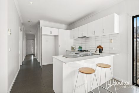 Property photo of 33 Whitlam Green Point Cook VIC 3030
