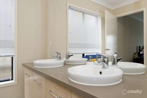 Property photo of 64 Blue Ridge Drive Mooroolbark VIC 3138
