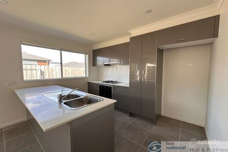 Property photo of 22 Cabernet Way Pakenham VIC 3810