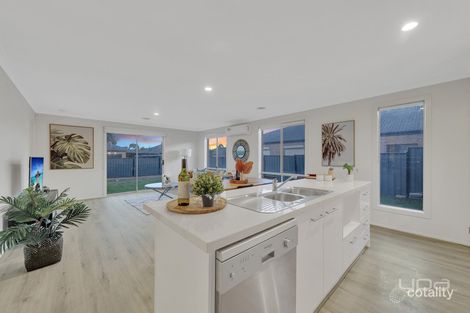 Property photo of 22 Snowsill Circuit Point Cook VIC 3030