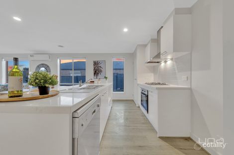 Property photo of 22 Snowsill Circuit Point Cook VIC 3030