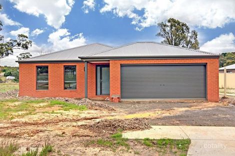 Property photo of 5 Furnari Close Broadford VIC 3658