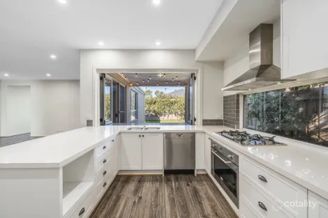 Property photo of 10 Lance Drive Armstrong Creek VIC 3217